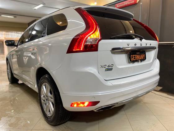 VOLVO XC60 2.0 T5 KINETIC GASOLINA 4P AUTOMÁTICO